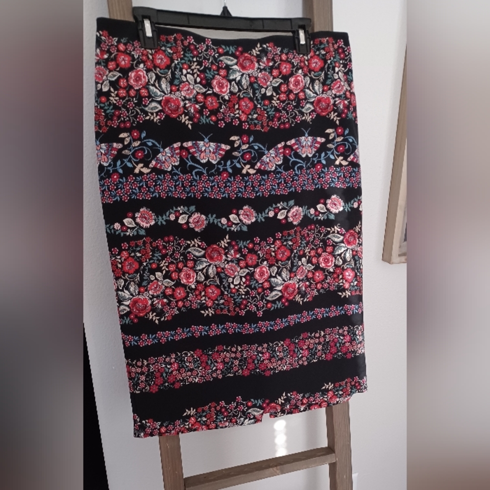 7TH AVENUE NEW YORK & COMPANY: Lined Floral Midi Skirt